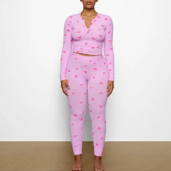 NWT SKIMS SUMMER SLEEP RIBBED LEGGINGS IN PETAL PRINT - Picture 4 of 5